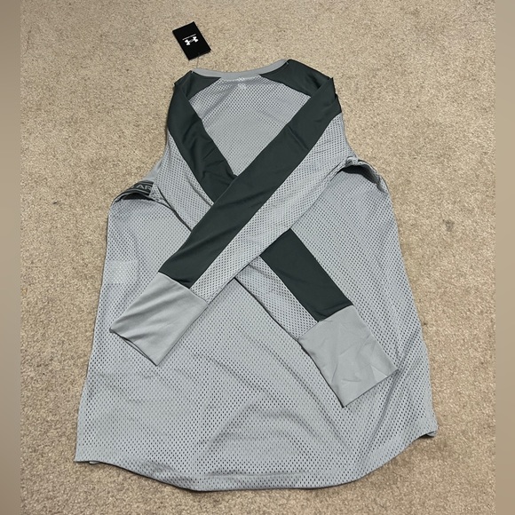 BRAND NEW Under Armour Women’s Volleyball Practice Top - Picture 4 of 4